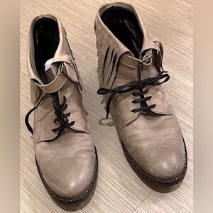 Freda Salvador Booties Leather distressed Fringed Lace Up in Taupe size 7.5